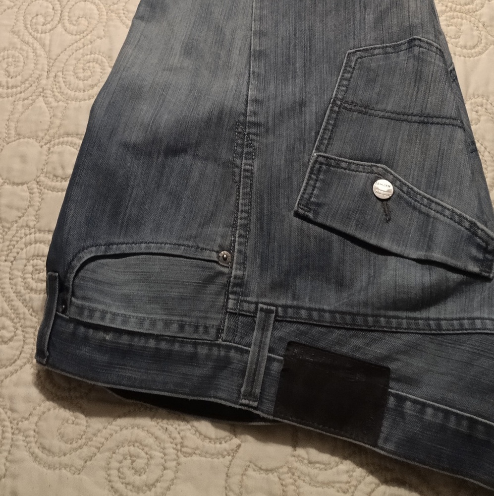 Denizen Dark Blue Jeans